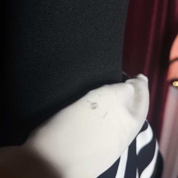 Alice + Olivia navy and white striped shorts Size 6 - Picture 3 of 3